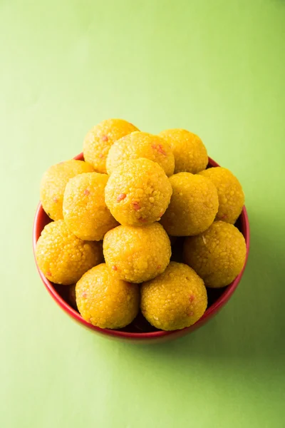 Indiase snoep bundi laddu of motichur laddu of motichoor laddu, selectieve aandacht — Stockfoto