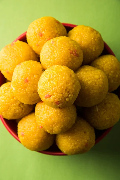 印度甜点本迪 laddu 或 motichur laddu 或 motichoor laddu，选择性焦点 — 图库照片