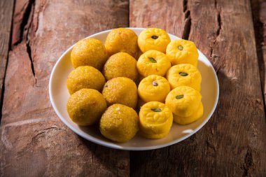Hint tatlılar bundi laddu veya motichur laddu ve Alman pedha ya da pera