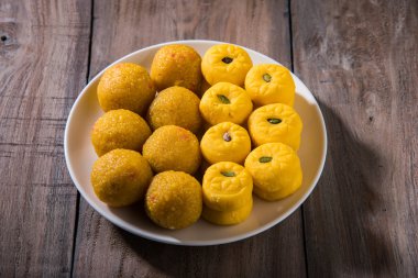 Hint tatlılar bundi laddu veya motichur laddu ve Alman pedha ya da pera