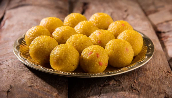 Indian sweets bundi laddu or motichur laddu or motichoor laddu, selective focus — Stock Photo, Image