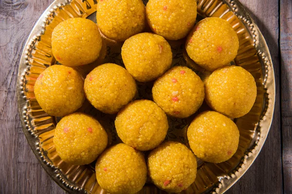 Doce indiano bundi laddu ou motichur laddu ou motichoor laddu, foco seletivo — Fotografia de Stock