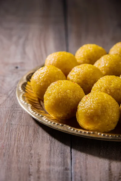 Doce indiano bundi laddu ou motichur laddu ou motichoor laddu, foco seletivo — Fotografia de Stock