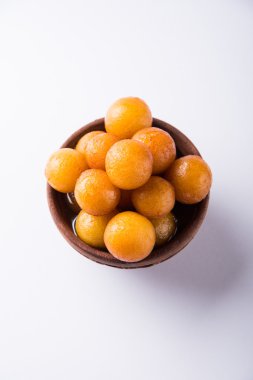 Kemalpaşa tatlısı veya gulaab tatlısı, süt-katı tabanlı tatlı Kaymaklı olduğunu