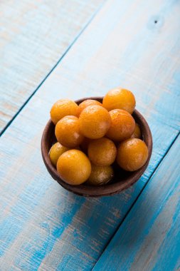 Kemalpaşa tatlısı veya gulaab tatlısı, süt-katı tabanlı tatlı Kaymaklı olduğunu