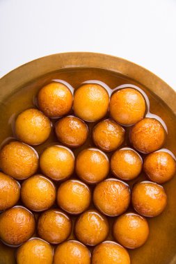 Kemalpaşa tatlısı veya gulaab tatlısı, süt-katı tabanlı tatlı Kaymaklı olduğunu