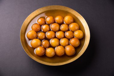 Kemalpaşa tatlısı veya gulaab tatlısı, süt-katı tabanlı tatlı Kaymaklı olduğunu