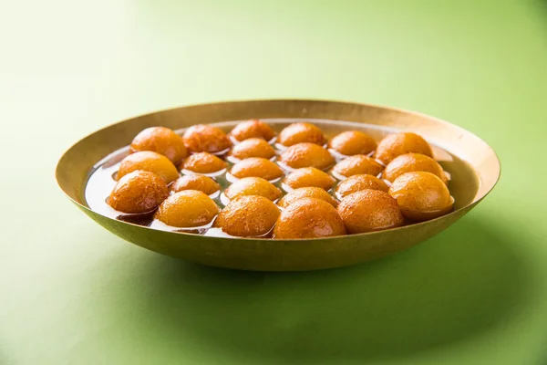 Gulab jamun ή gulaab jamun, είναι ένα γλυκό mithai στερεά-με βάση το γάλα — Φωτογραφία Αρχείου