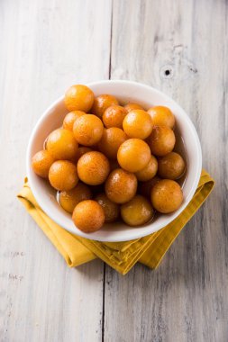 Kemalpaşa tatlısı veya gulaab tatlısı, süt-katı tabanlı tatlı Kaymaklı olduğunu