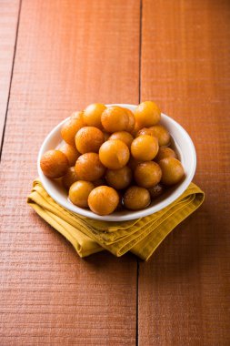 Kemalpaşa tatlısı veya gulaab tatlısı, süt-katı tabanlı tatlı Kaymaklı olduğunu