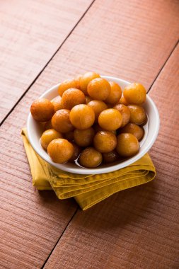 Kemalpaşa tatlısı veya gulaab tatlısı, süt-katı tabanlı tatlı Kaymaklı olduğunu