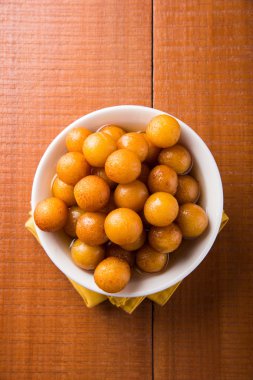 Kemalpaşa tatlısı veya gulaab tatlısı, süt-katı tabanlı tatlı Kaymaklı olduğunu