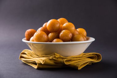 Kemalpaşa tatlısı veya gulaab tatlısı, süt-katı tabanlı tatlı Kaymaklı olduğunu