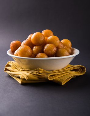 Kemalpaşa tatlısı veya gulaab tatlısı, süt-katı tabanlı tatlı Kaymaklı olduğunu