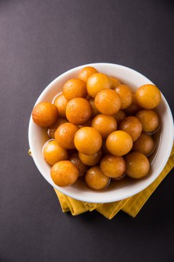 Kemalpaşa tatlısı veya gulaab tatlısı, süt-katı tabanlı tatlı Kaymaklı olduğunu