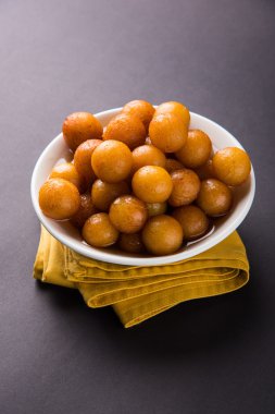 Kemalpaşa tatlısı veya gulaab tatlısı, süt-katı tabanlı tatlı Kaymaklı olduğunu