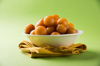 Kemalpaşa tatlısı veya gulaab tatlısı, süt-katı tabanlı tatlı Kaymaklı olduğunu