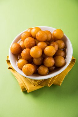 Kemalpaşa tatlısı veya gulaab tatlısı, süt-katı tabanlı tatlı Kaymaklı olduğunu