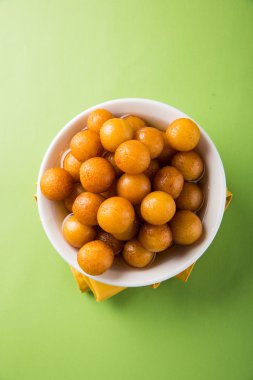 Kemalpaşa tatlısı veya gulaab tatlısı, süt-katı tabanlı tatlı Kaymaklı olduğunu