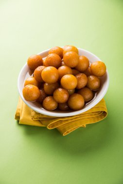 Kemalpaşa tatlısı veya gulaab tatlısı, süt-katı tabanlı tatlı Kaymaklı olduğunu