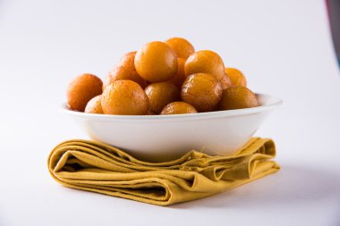 Kemalpaşa tatlısı veya gulaab tatlısı, süt-katı tabanlı tatlı Kaymaklı olduğunu