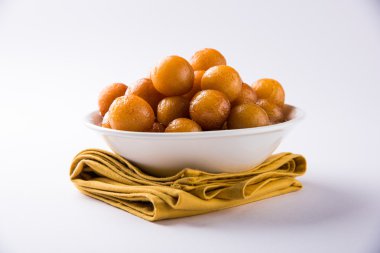 Kemalpaşa tatlısı veya gulaab tatlısı, süt-katı tabanlı tatlı Kaymaklı olduğunu