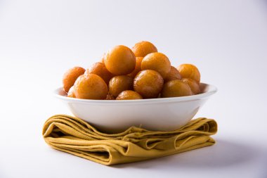 Kemalpaşa tatlısı veya gulaab tatlısı, süt-katı tabanlı tatlı Kaymaklı olduğunu