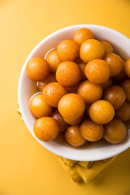 Kemalpaşa tatlısı veya gulaab tatlısı, süt-katı tabanlı tatlı Kaymaklı olduğunu