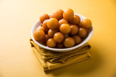 Kemalpaşa tatlısı veya gulaab tatlısı, süt-katı tabanlı tatlı Kaymaklı olduğunu