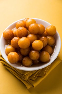 Kemalpaşa tatlısı veya gulaab tatlısı, süt-katı tabanlı tatlı Kaymaklı olduğunu