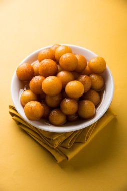 Kemalpaşa tatlısı veya gulaab tatlısı, süt-katı tabanlı tatlı Kaymaklı olduğunu