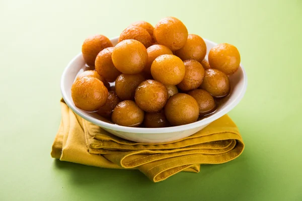 Gulab jamun vagy gulaab jamun, egy édes tej-szárazanyag-alapú mithai — Stock Fotó