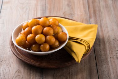 Kemalpaşa tatlısı veya gulaab tatlısı, süt-katı tabanlı tatlı Kaymaklı olduğunu