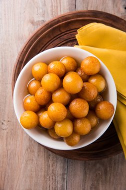 Kemalpaşa tatlısı veya gulaab tatlısı, süt-katı tabanlı tatlı Kaymaklı olduğunu