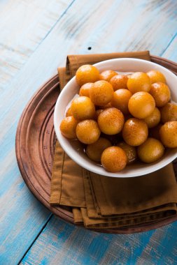 Kemalpaşa tatlısı veya gulaab tatlısı, süt-katı tabanlı tatlı Kaymaklı olduğunu