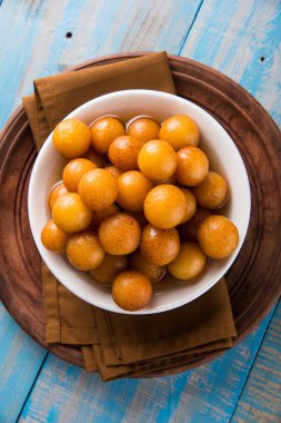 Kemalpaşa tatlısı veya gulaab tatlısı, süt-katı tabanlı tatlı Kaymaklı olduğunu