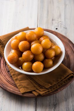 Kemalpaşa tatlısı veya gulaab tatlısı, süt-katı tabanlı tatlı Kaymaklı olduğunu