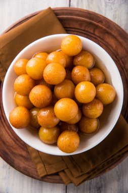 Kemalpaşa tatlısı veya gulaab tatlısı, süt-katı tabanlı tatlı Kaymaklı olduğunu