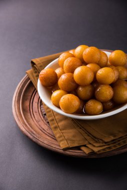 Kemalpaşa tatlısı veya gulaab tatlısı, süt-katı tabanlı tatlı Kaymaklı olduğunu