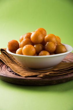 Kemalpaşa tatlısı veya gulaab tatlısı, süt-katı tabanlı tatlı Kaymaklı olduğunu