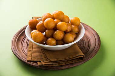 Kemalpaşa tatlısı veya gulaab tatlısı, süt-katı tabanlı tatlı Kaymaklı olduğunu