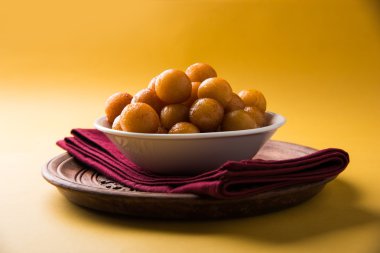 Kemalpaşa tatlısı veya gulaab tatlısı, süt-katı tabanlı tatlı Kaymaklı olduğunu