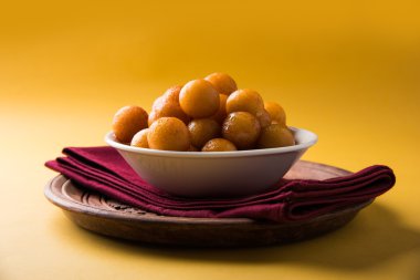 Kemalpaşa tatlısı veya gulaab tatlısı, süt-katı tabanlı tatlı Kaymaklı olduğunu