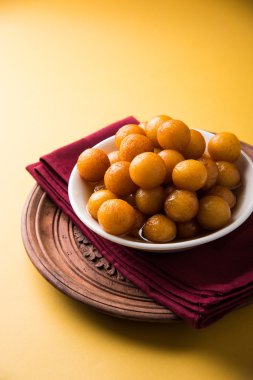 Kemalpaşa tatlısı veya gulaab tatlısı, süt-katı tabanlı tatlı Kaymaklı olduğunu