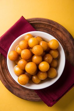 Kemalpaşa tatlısı veya gulaab tatlısı, süt-katı tabanlı tatlı Kaymaklı olduğunu