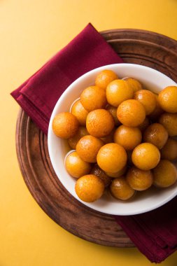 Kemalpaşa tatlısı veya gulaab tatlısı, süt-katı tabanlı tatlı Kaymaklı olduğunu