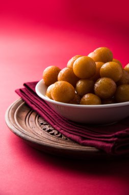 Kemalpaşa tatlısı veya gulaab tatlısı, süt-katı tabanlı tatlı Kaymaklı olduğunu