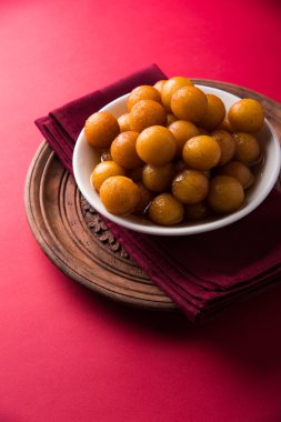 Kemalpaşa tatlısı veya gulaab tatlısı, süt-katı tabanlı tatlı Kaymaklı olduğunu