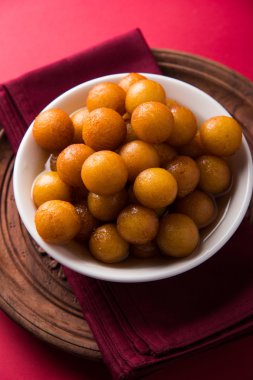 Kemalpaşa tatlısı veya gulaab tatlısı, süt-katı tabanlı tatlı Kaymaklı olduğunu