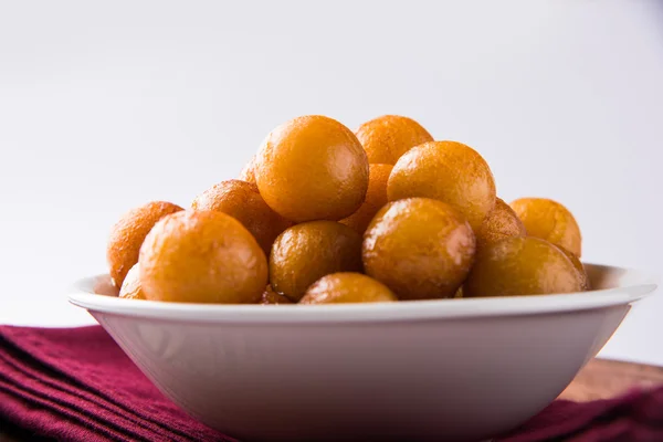 Gulab jamun ή gulaab jamun, είναι ένα γλυκό mithai στερεά-με βάση το γάλα — Φωτογραφία Αρχείου